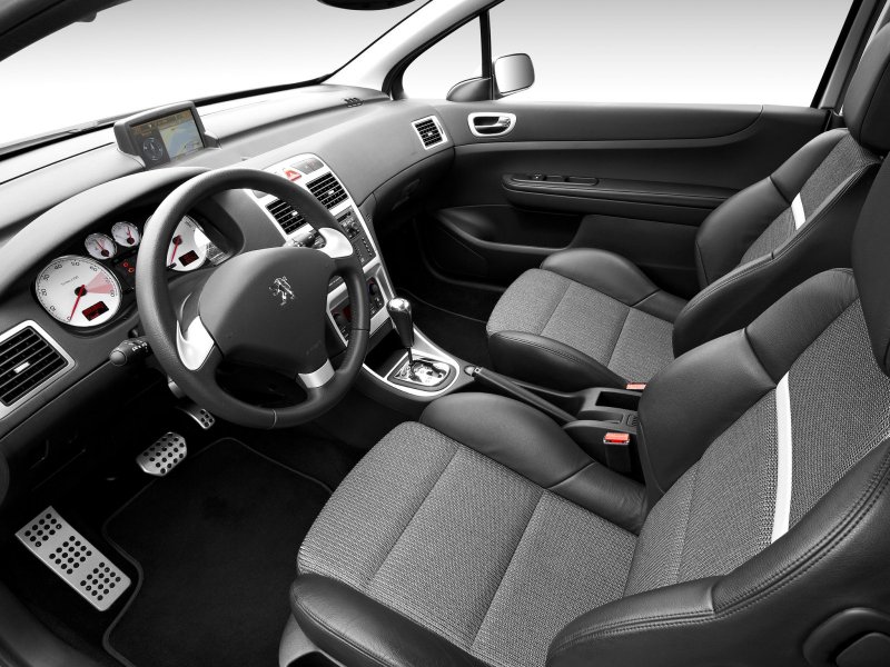 Peugeot 308 i Рестайлинг салон