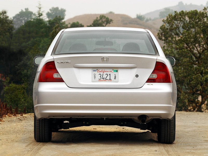 Honda Civic 7 седан сзади