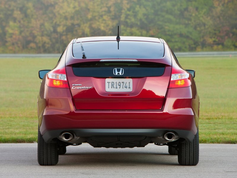Honda Crosstour сзади