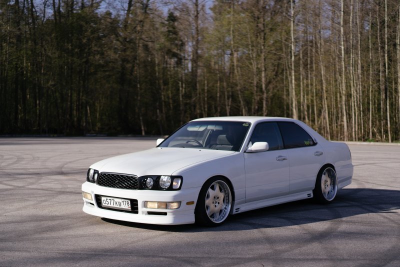 Nissan Gloria y33