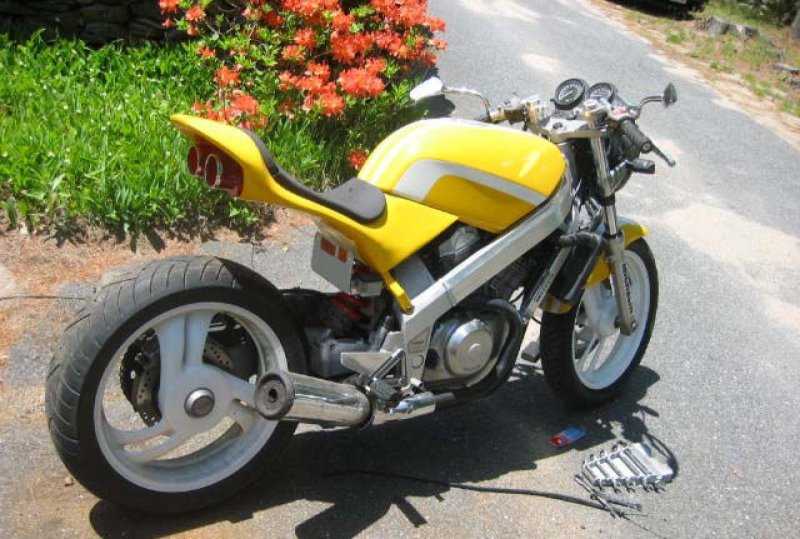 Хонда БРОС 600