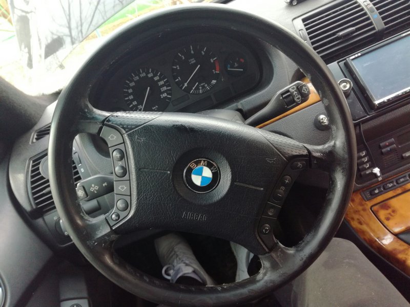 За рулем БМВ x5