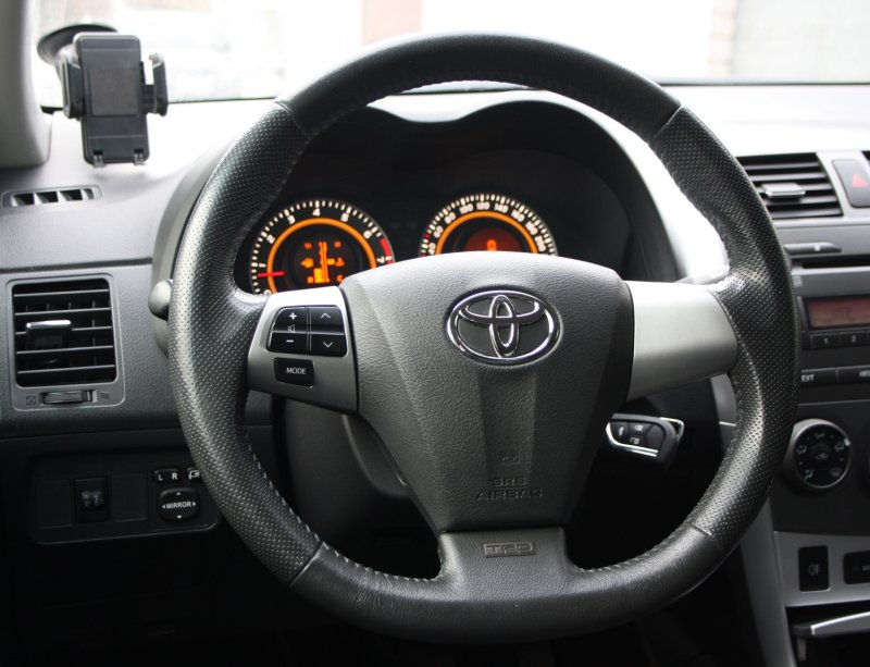 Руль Toyota Corolla, 2011