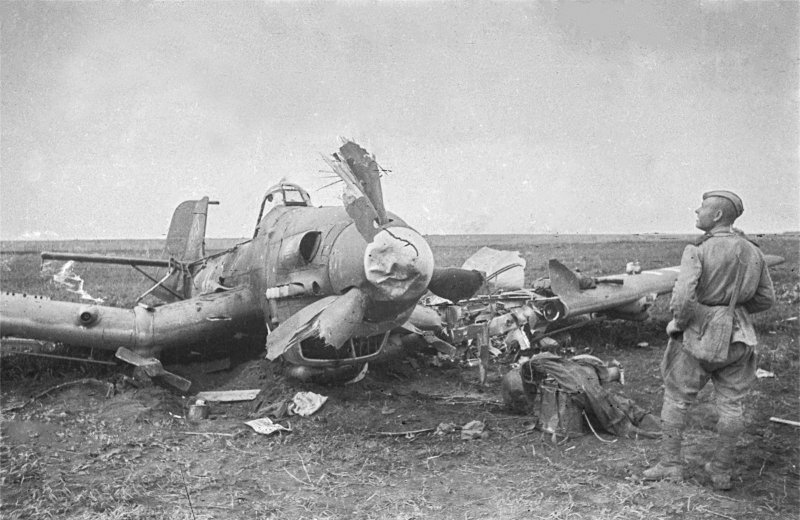 Подбитый немецкий самолет 1945