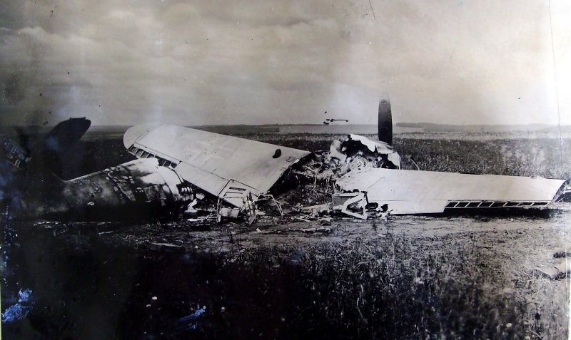Подбитый немецкий самолет 1945