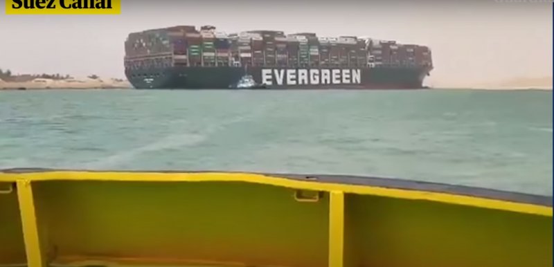 Evergreen контейнеровоз застрял в Суэцком канале