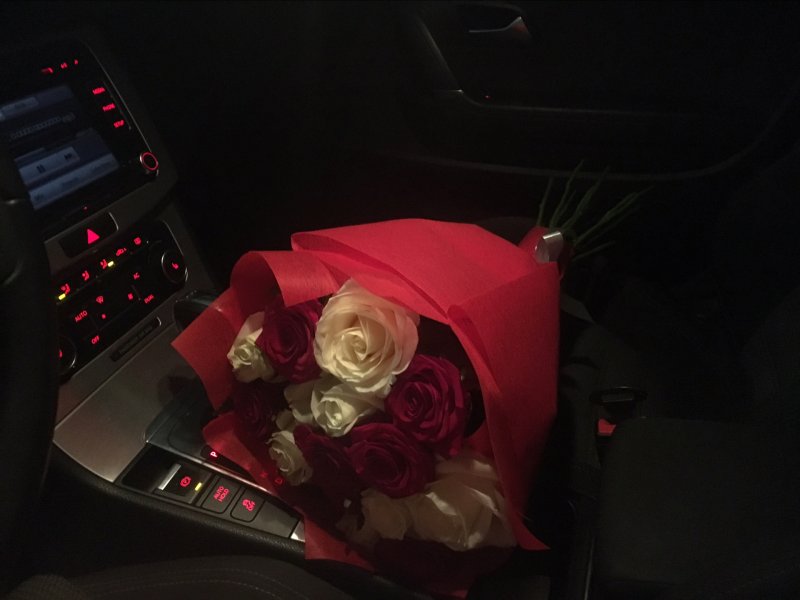 Букет в салоне автомобиля