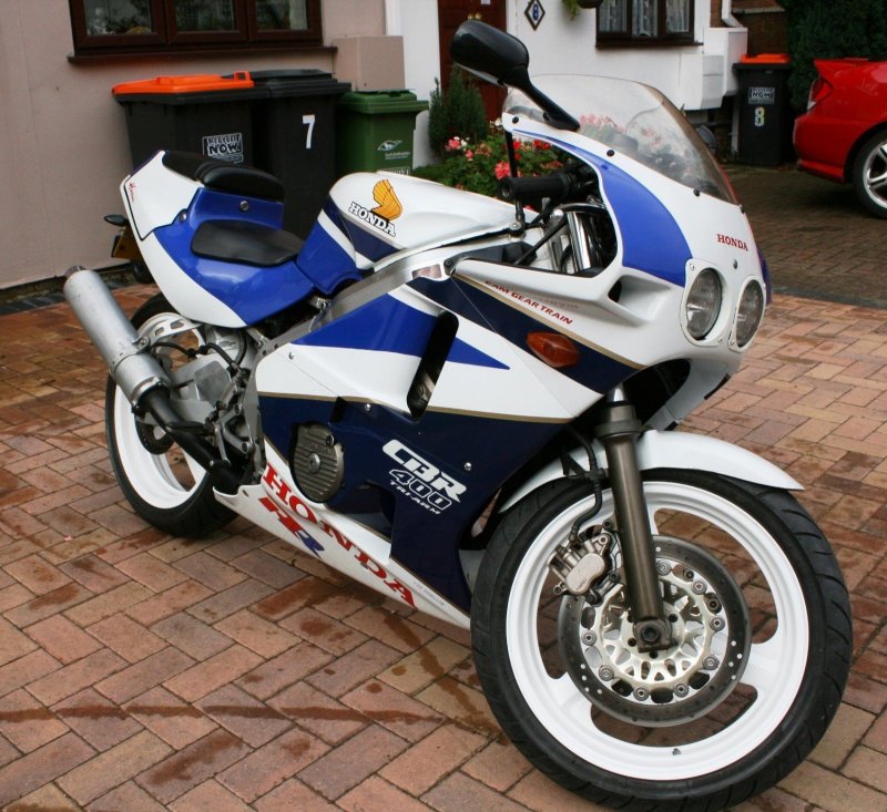 Хонда CBR 400