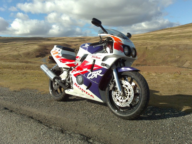 Honda cbr400rr nc29