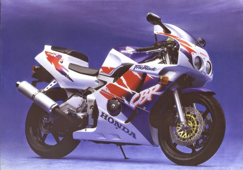 Хонда CBR 400 RR