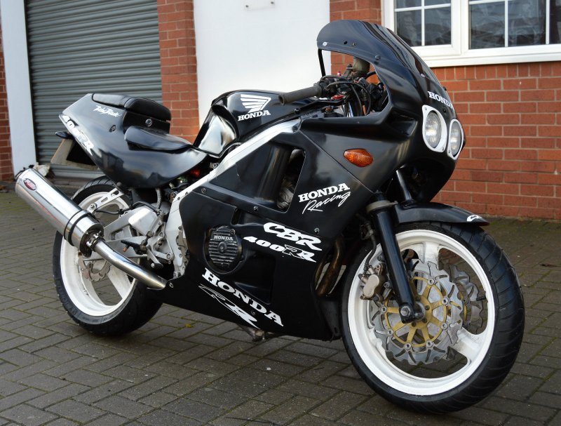 Хонда CBR 400 F