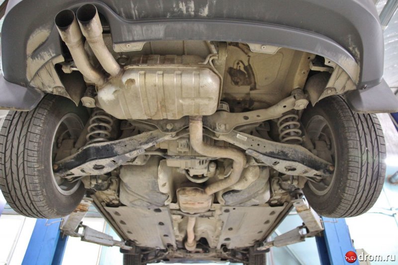 Nissan Qashqai 2010 вид снизу