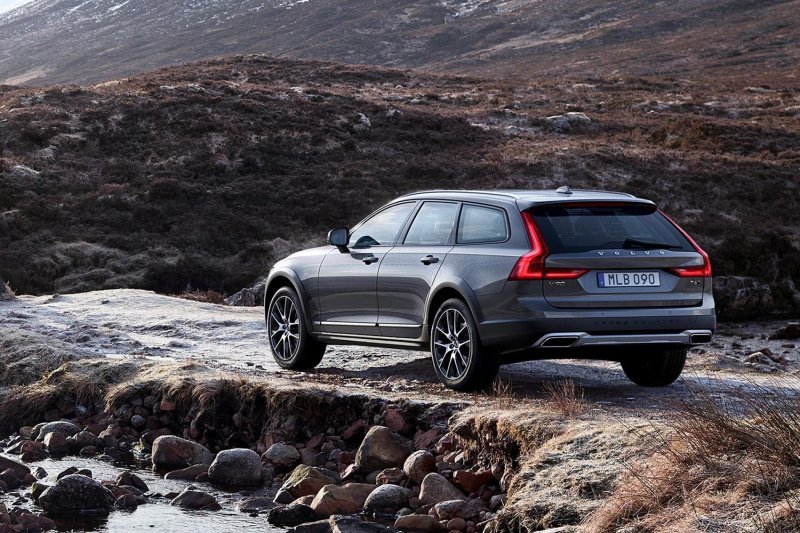 Volvo v90 Cross Country на бездорожье