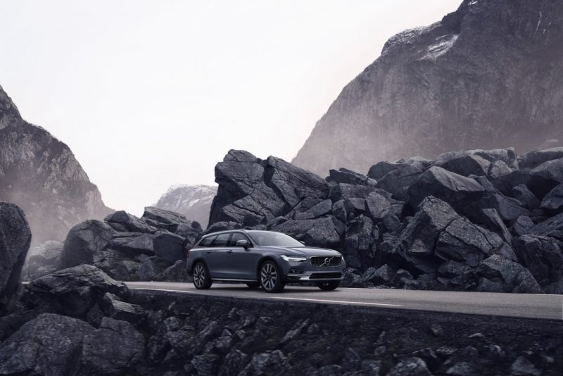 Вольво v90 Cross Country 2020