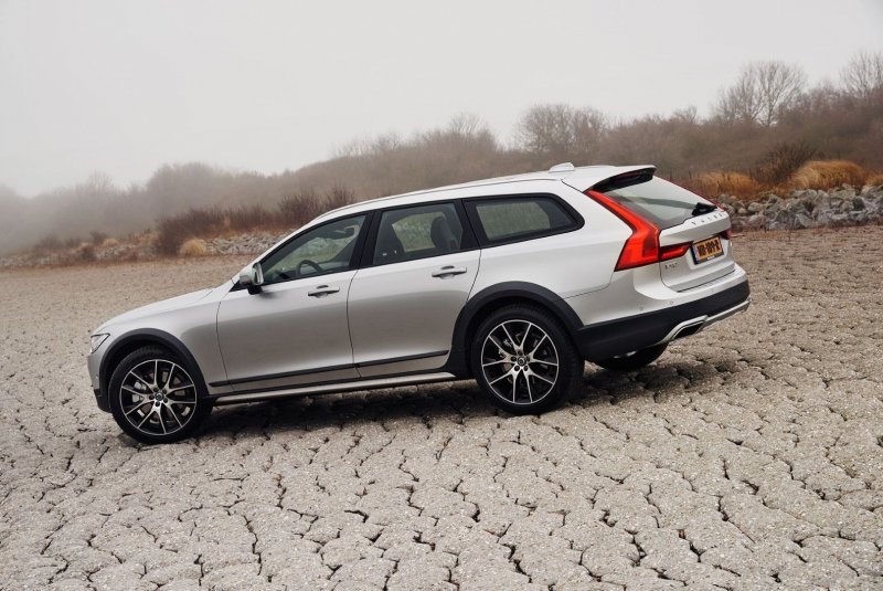 Вольво v90 Cross Country