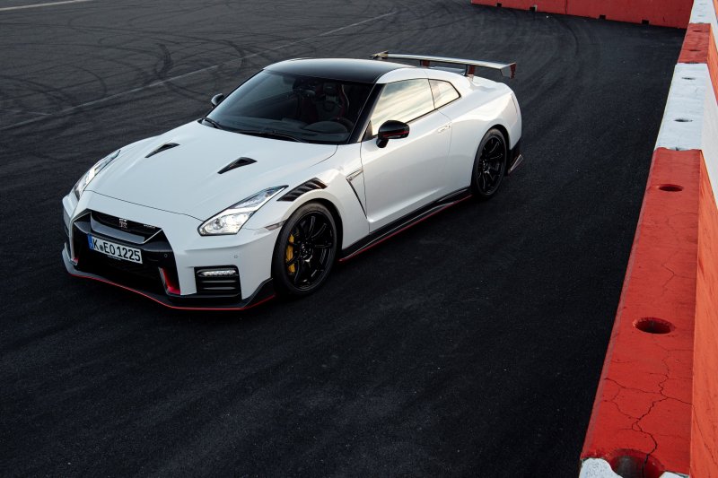 Ниссан GTR Nismo 2020