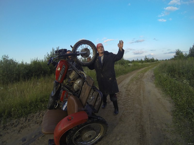 Мотоцикл в деревне