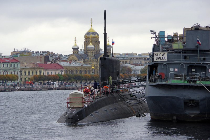 Подводная лодка Санкт-Петербург на Неве