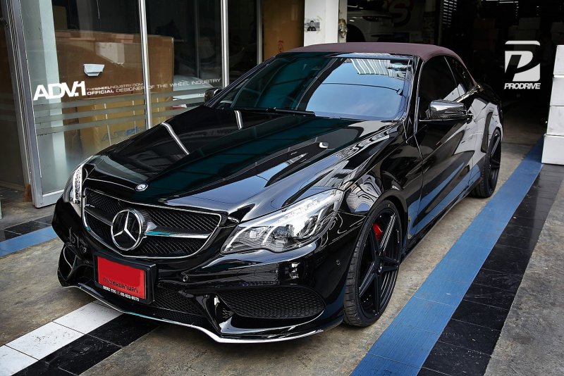 Mercedes Benz e200 Coupe черный