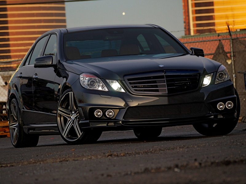 Mercedes-Benz e 212 Black