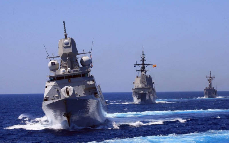 Военный корабль в море