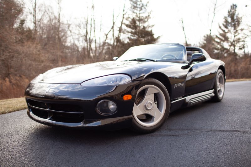 Грузовик dodge Viper