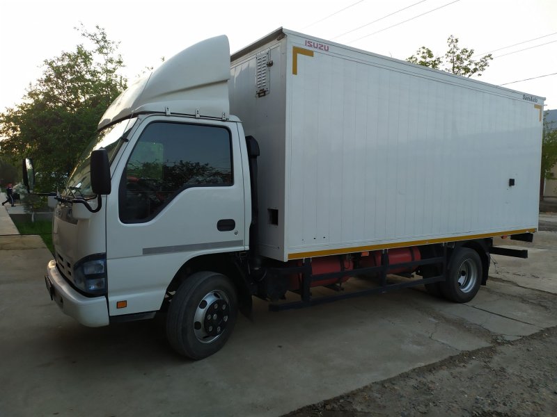 Isuzu npr75 бортовой