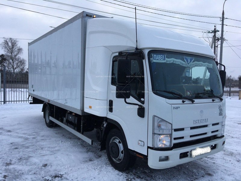 Isuzu npr75