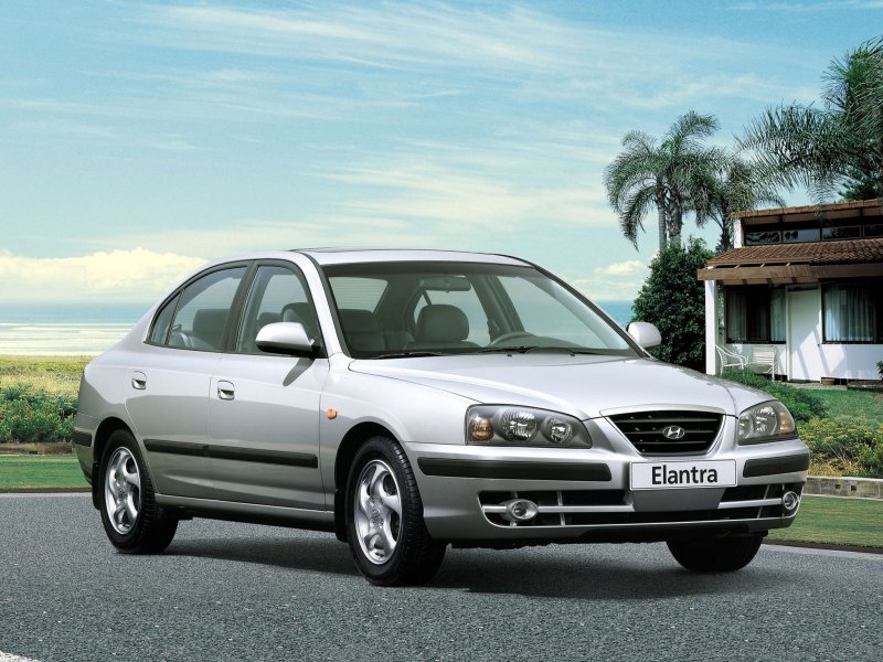 Hyundai Elantra красная 2002