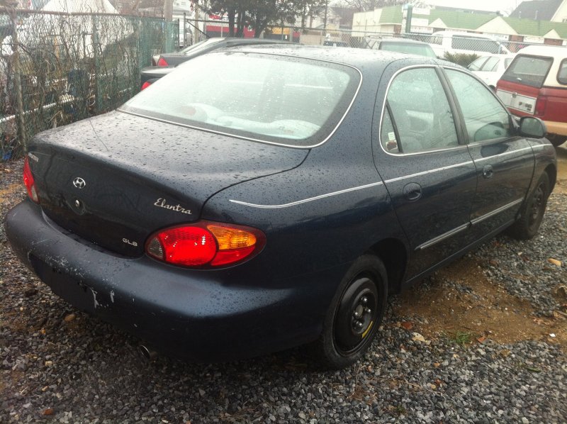 Hyundai Elantra 2000 2.0
