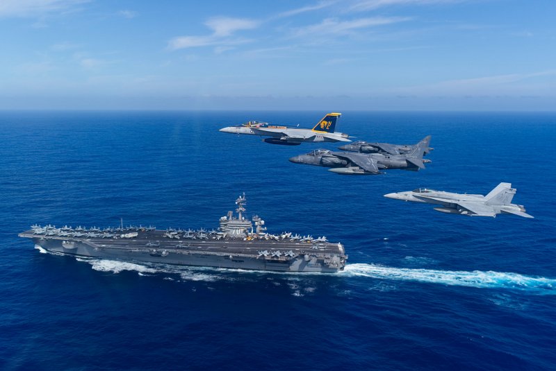 Карл Винсон авианосец f/a-18 2018