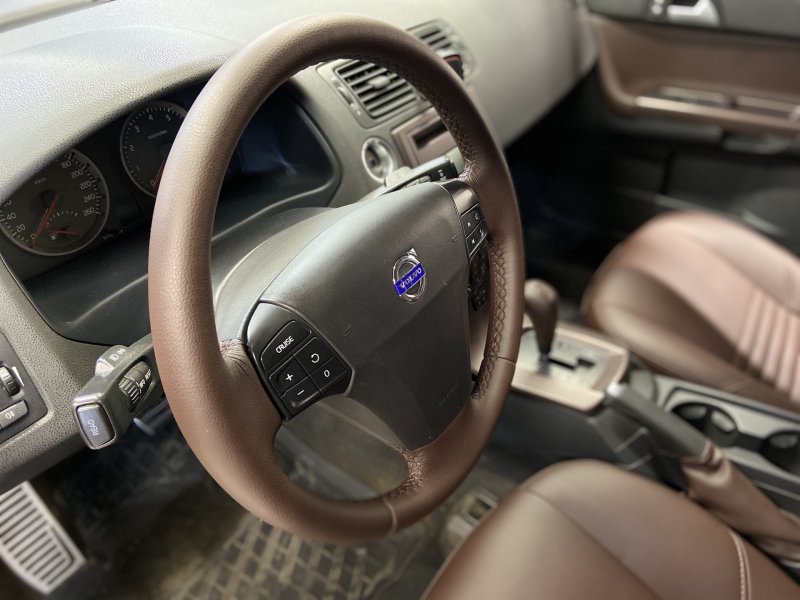 Volvo v50 салон дерево