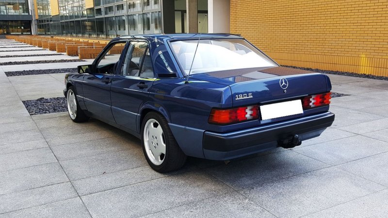 Мерседес 190 w201 сзади