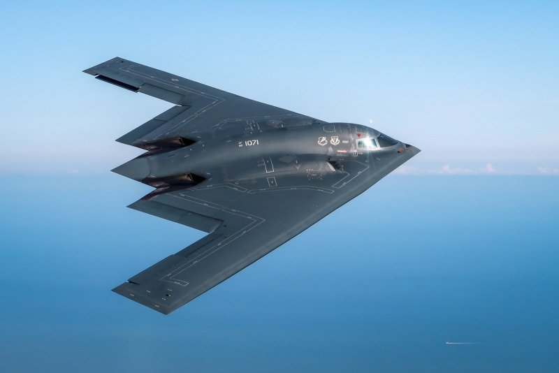 Американский стелс-бомбардировщик b-2 Spirit