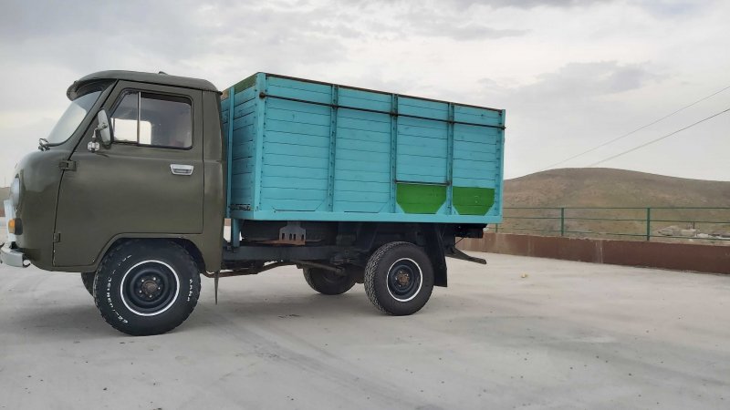 UAZ 3303 бортовой грузовик