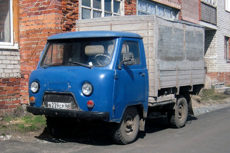 Грузовой УАЗ 3303 грузовой