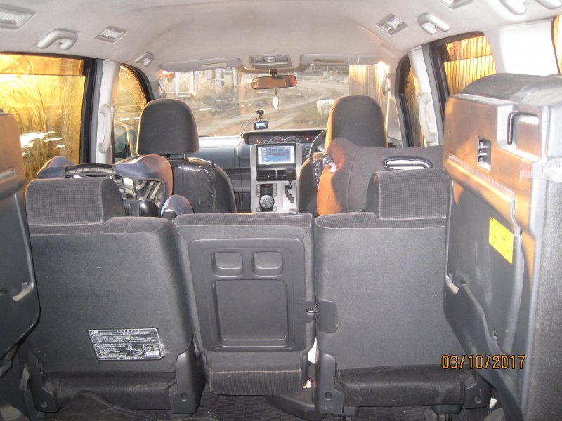 Toyota Voxy 2005 салон