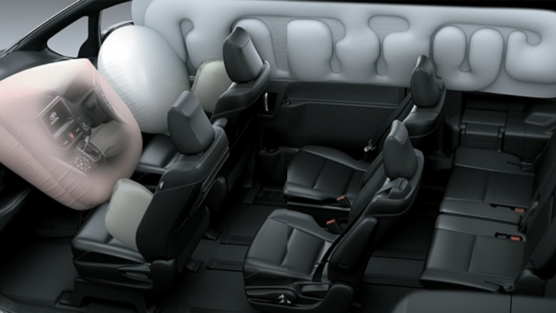 Toyota Voxy 2017 салон