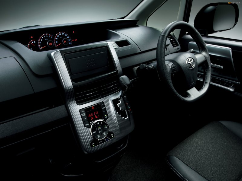 Toyota Voxy 2014 салон