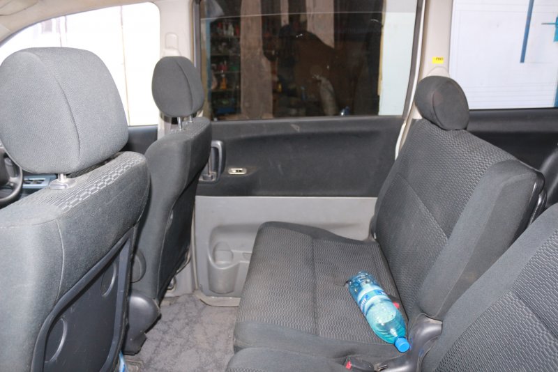 Toyota Voxy 2003 салон
