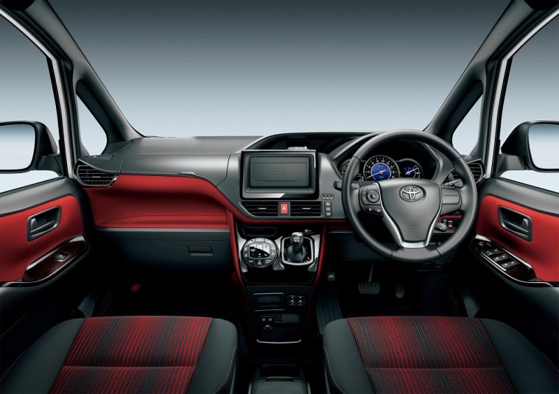 Toyota Voxy 2008 салон