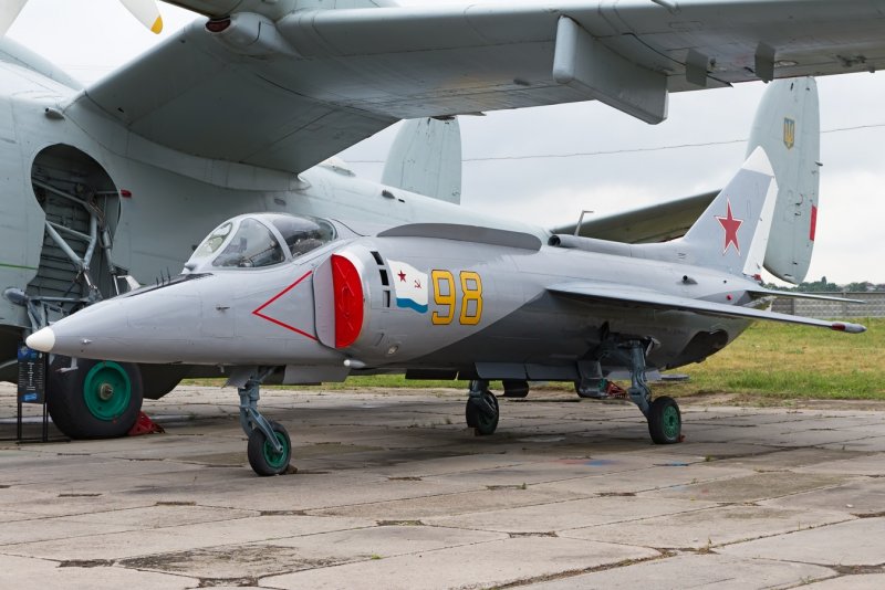 Палубный Штурмовик як-38