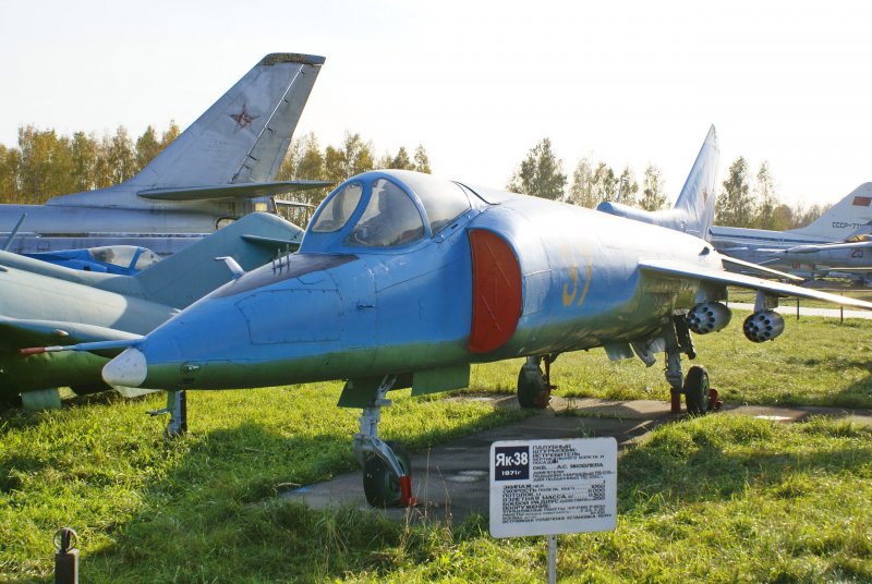 Як 38 крыло