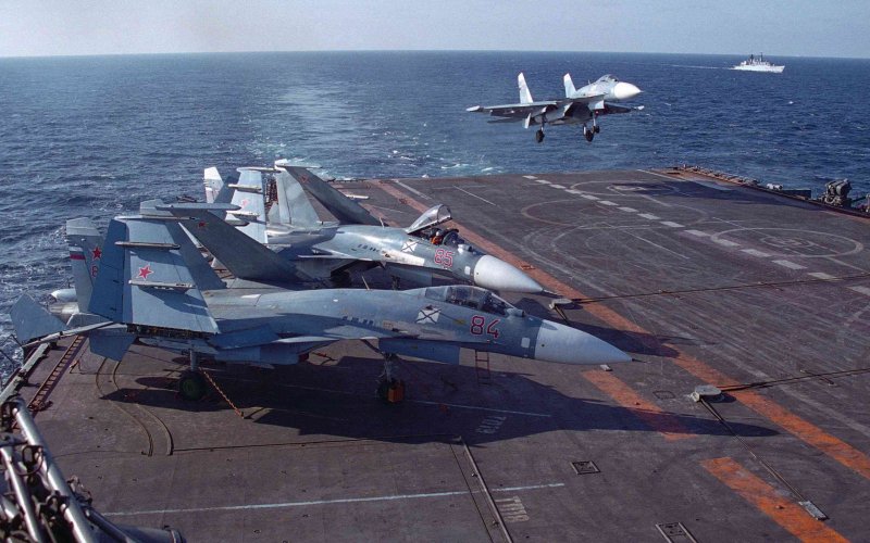 Су-33 палубный истребитель
