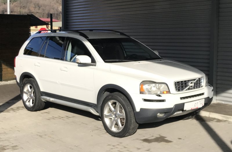 Volvo xc90 White