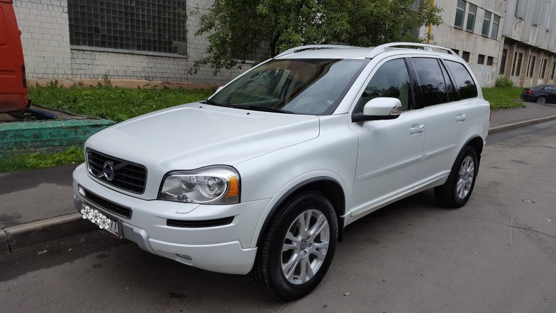 Белая Вольво xc90