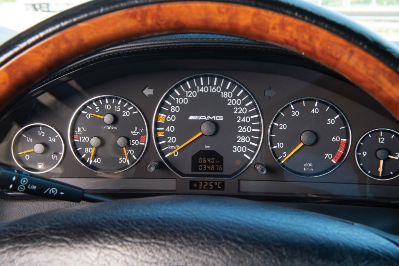 Приборная панель Mercedes е200