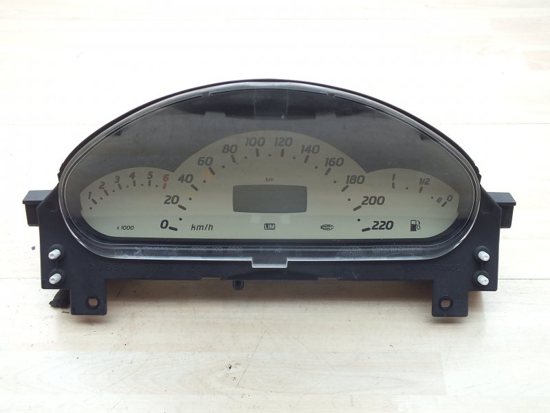 W204 Мерседес прибор