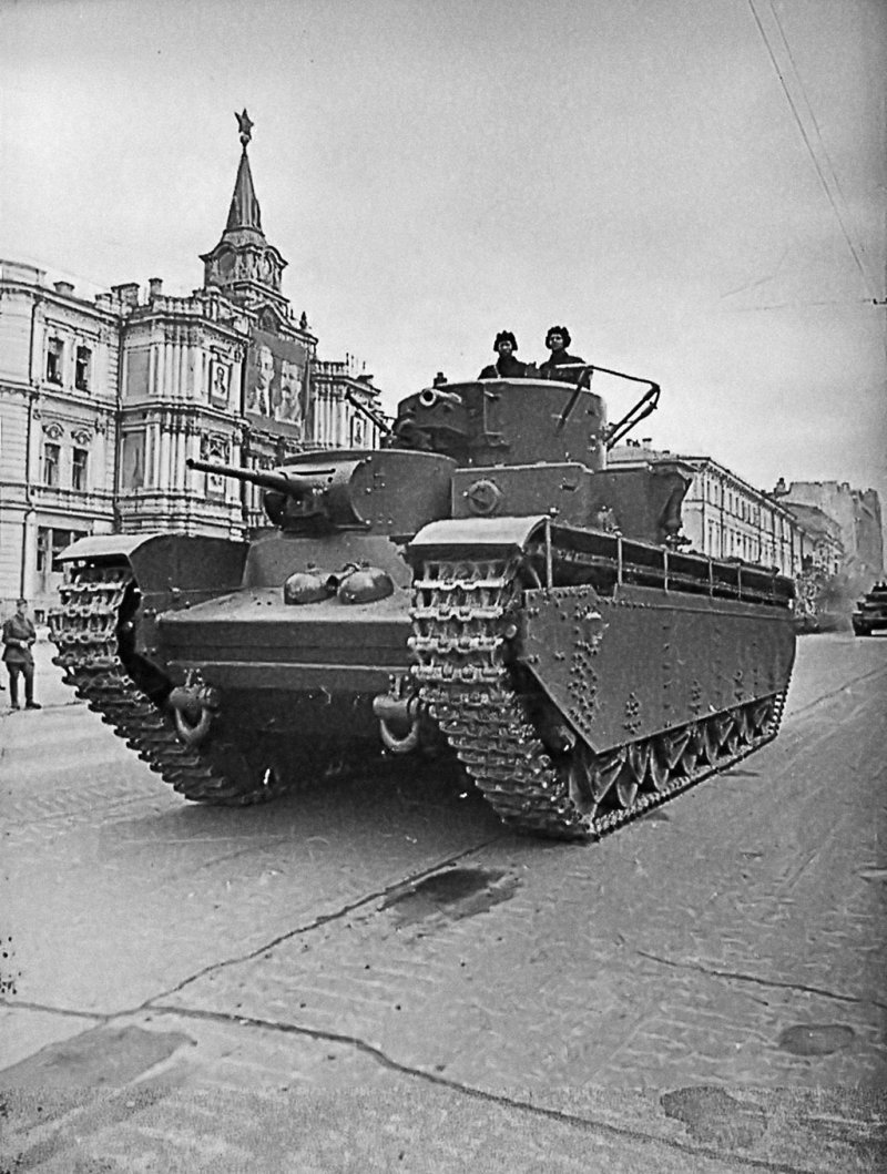 Т-35 на параде