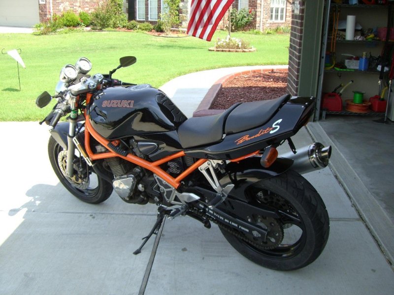 Сузуки GSF 400